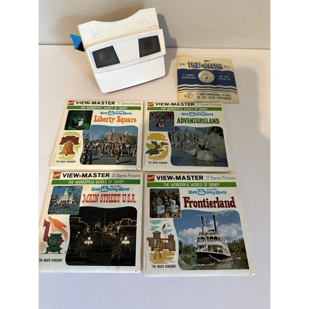 VTG Red/white View Master With 4 Magic kingdom Land Reels